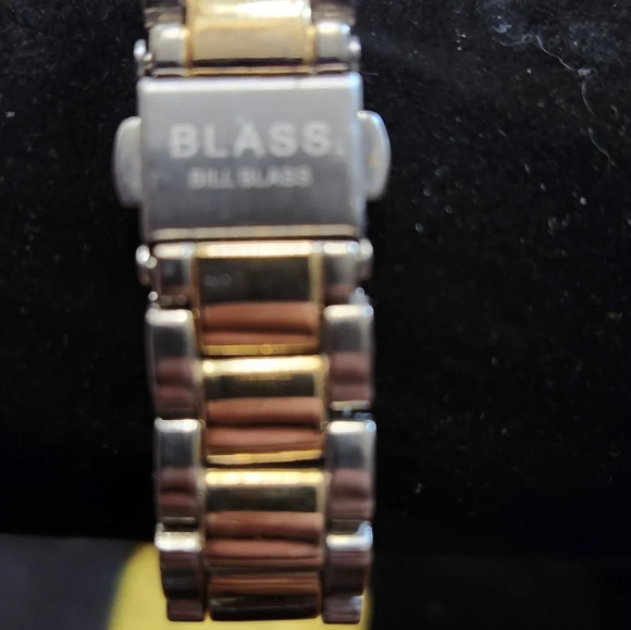 Vintage Bill Blass Womens Diamond and mother of pearl watch - Picture 5 of 11